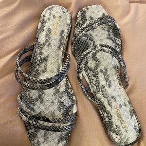 Double strap snake sandal